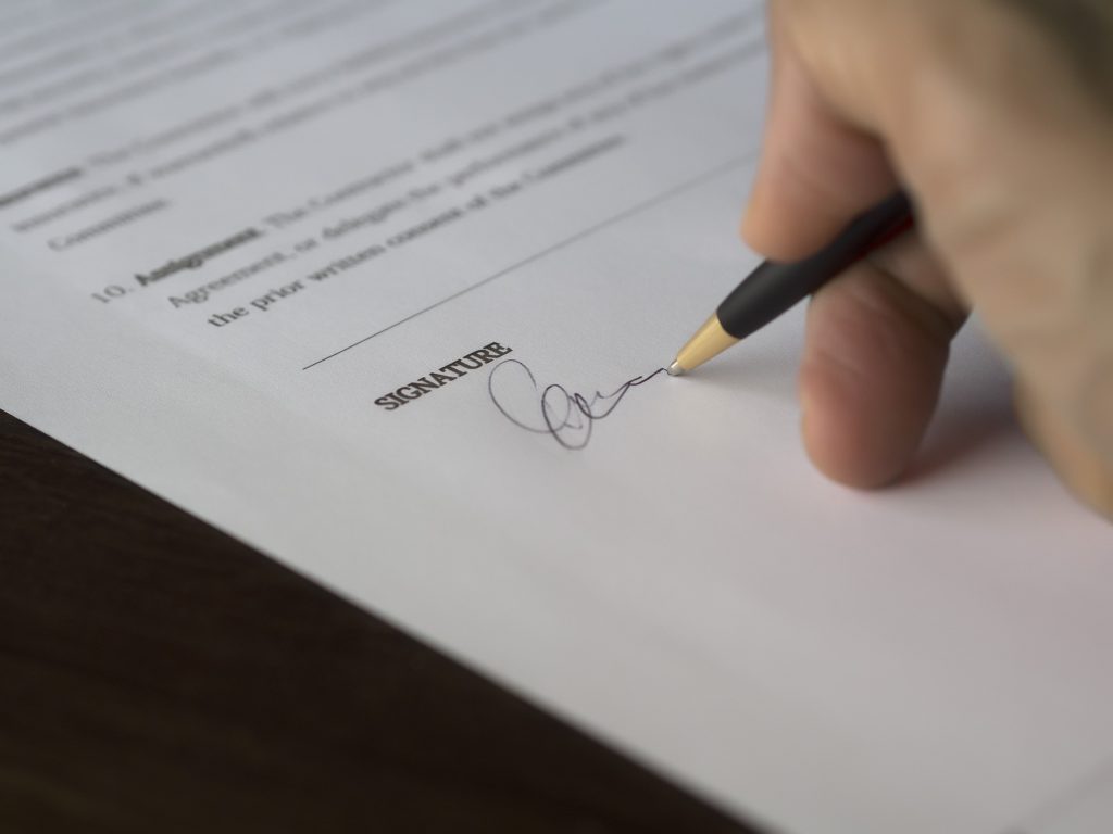 Quelle différence entre cessation, licenciement et rupture ?