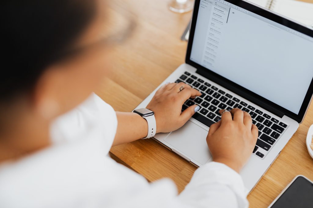 Comment répondre à un mail de demande d’entretien correctement ?