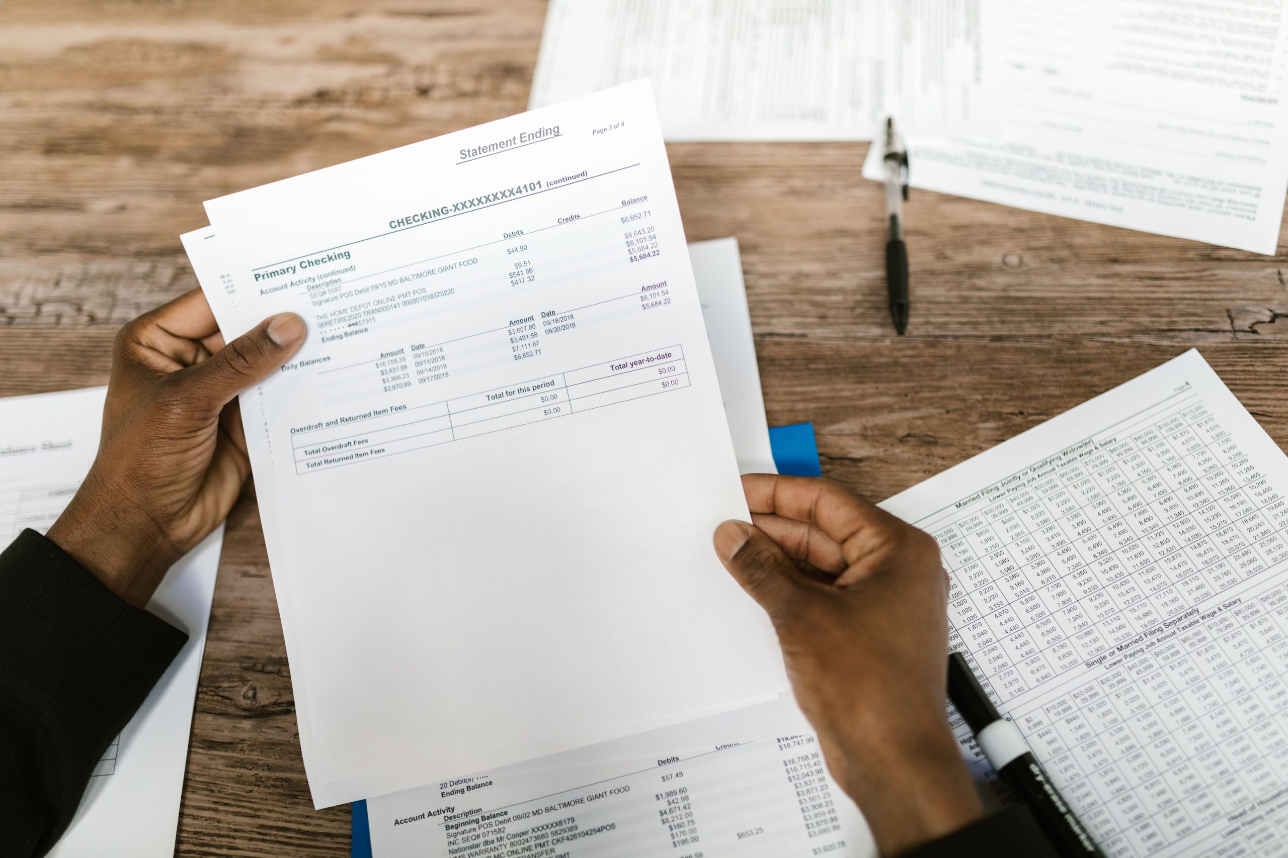 Mains tenant documents analyse financiere