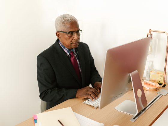 Jusqu&rsquo;à quel âge peut-on travailler dans le privé ?