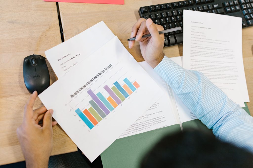 Reconversion data analyst : quelle durée, quel coût, quels débouchés ?